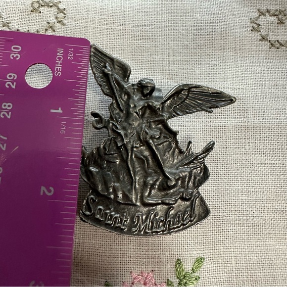 Saint Michael Pewter Visor Clip - Divine Protection for Your Drive - Picture 4 of 4